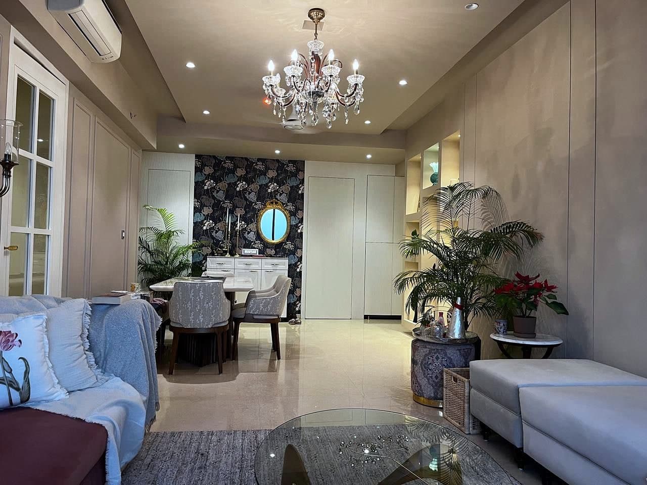 The dining end from the seating, the floral wall and mirror beyond, planting either side of the opening.